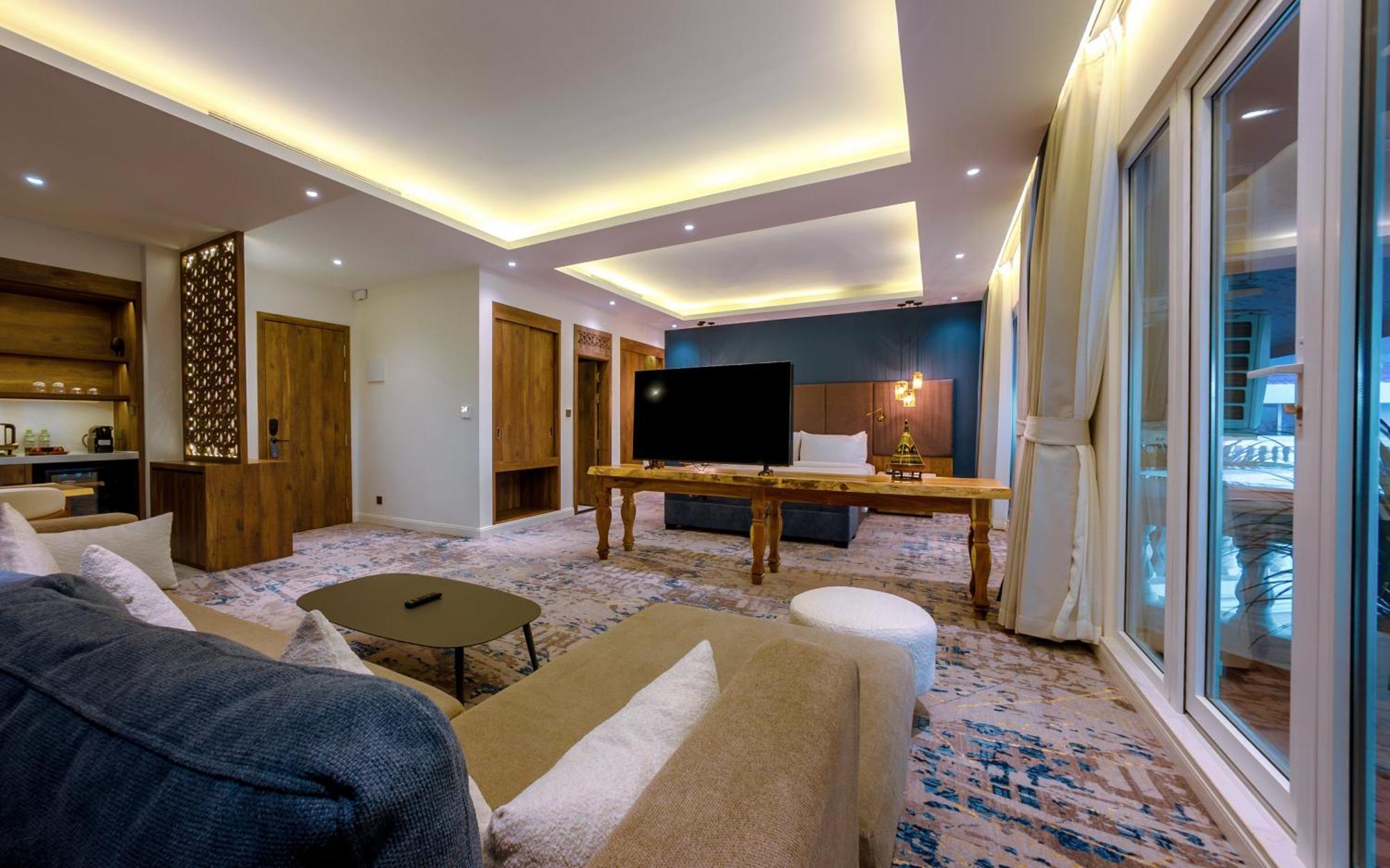 Queenco Hotel & Casino Сиануквиль Экстерьер фото